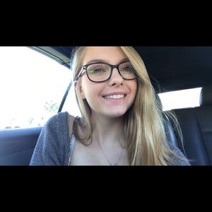 Meet your Posher, Caitlin